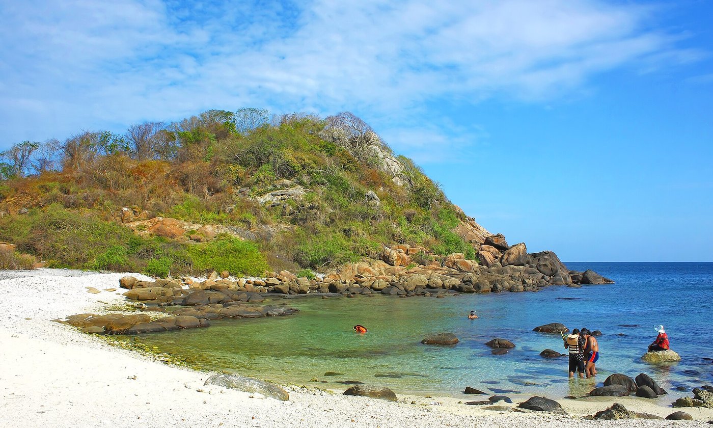 Clear water and coral at Pigeon Island