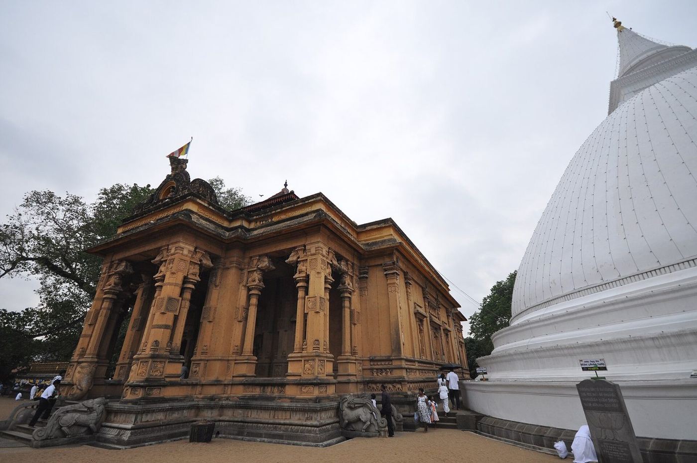 Kelaniya Raja Maha Vihara temple and stupa