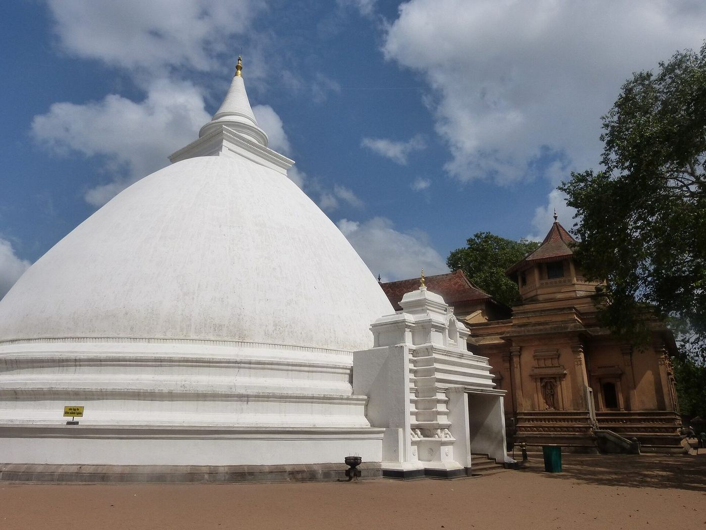 Kelaniya stupa — Ramayana Trail of Sri Lanka